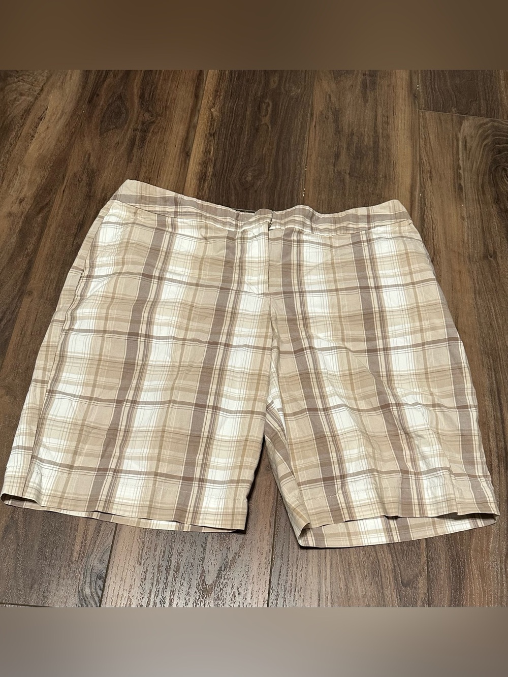 Women’s IZOD Plaid Bermuda Shorts Size 14 10” Inseam Button Brown White